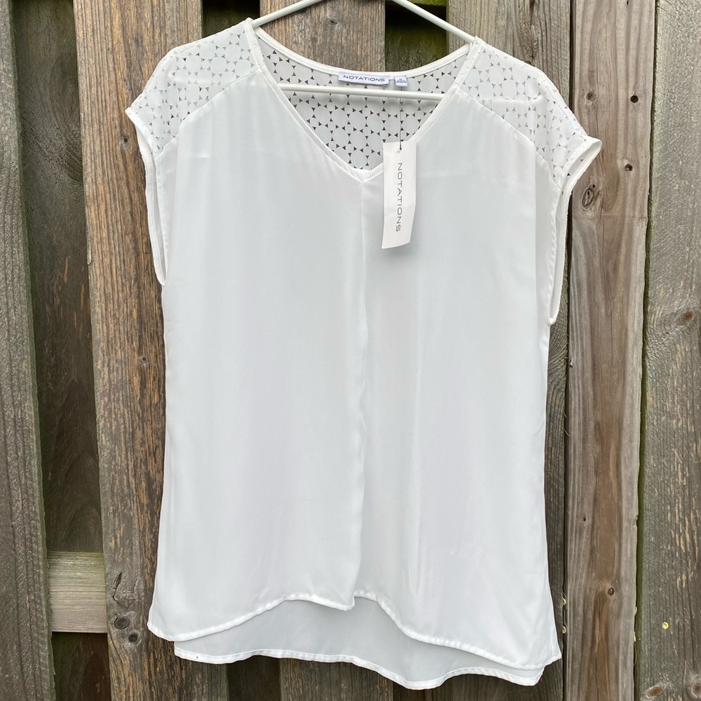 NWT Notations white sleeveless Laser Cut v neck blouse size M